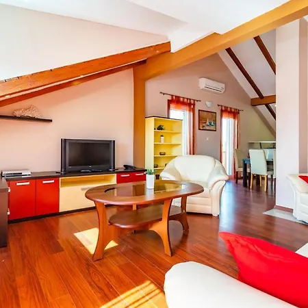 Amazing In Galovac With Kitchen بيت للعطل Galovac (Zadar)