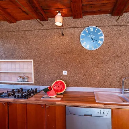 Amazing In Galovac With Kitchen بيت للعطل *