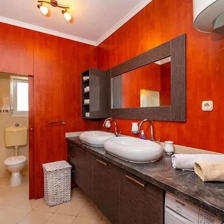 Amazing In Galovac With Kitchen بيت للعطل *