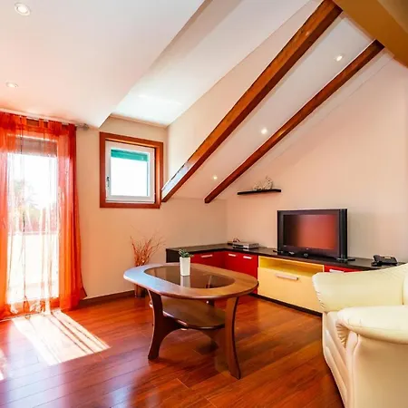 Amazing In Galovac With Kitchen بيت للعطل *