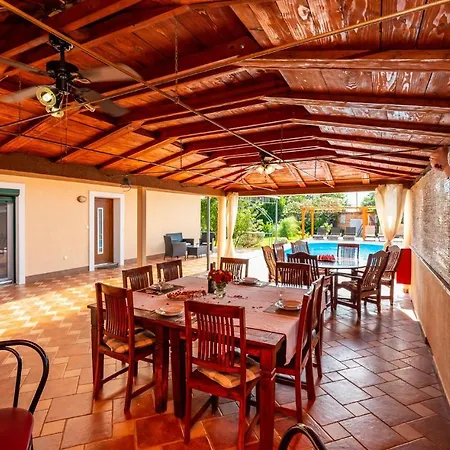 Amazing In Galovac With Kitchen بيت للعطل Galovac (Zadar)