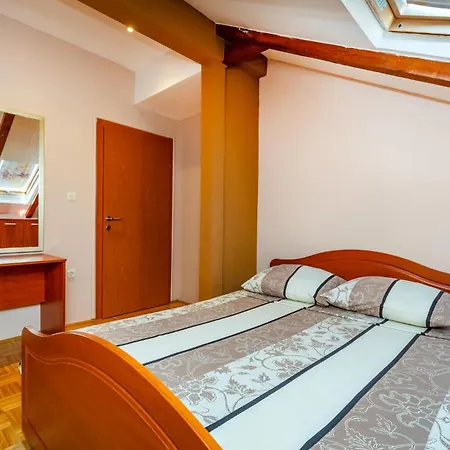 بيت للعطل Amazing In Galovac With Kitchen *