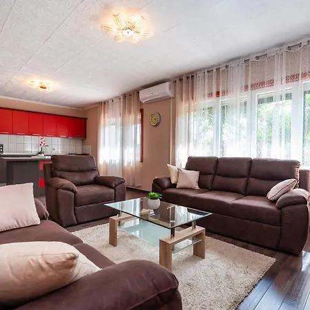 بيت للعطل Amazing In Galovac With Kitchen *