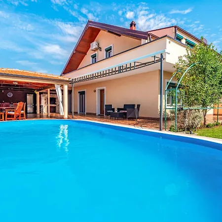 بيت للعطل Amazing In Galovac With Kitchen *